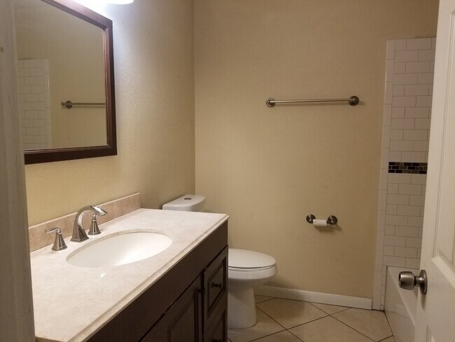 Building Photo - Spacious 3 Bedroom Home in Winter Haven