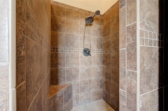 Building Photo - 1920 Fairway Dr