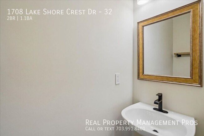Building Photo - 1708 Lake Shore Crest Dr