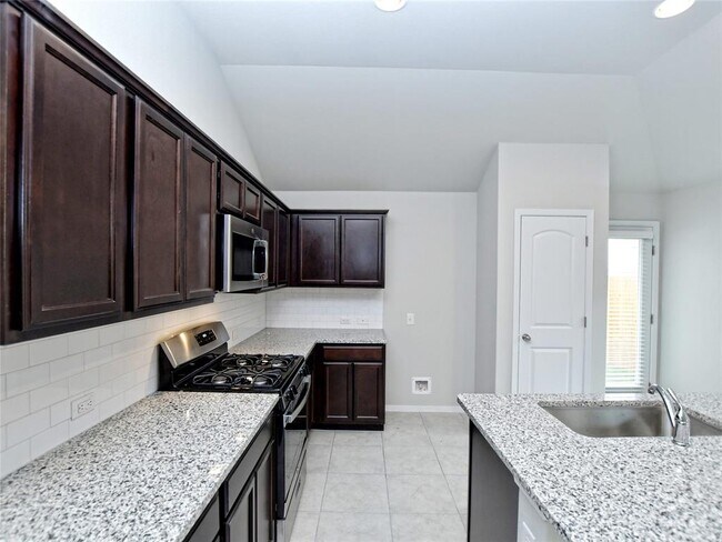 Building Photo - 208 Trailside Ln