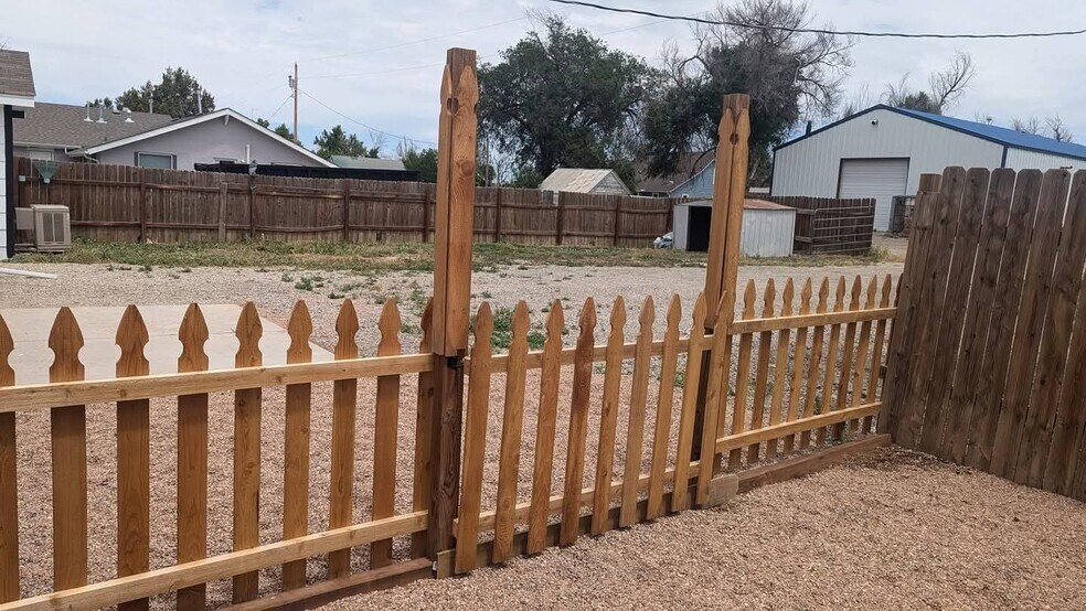 Building Photo - 464 2nd Ave