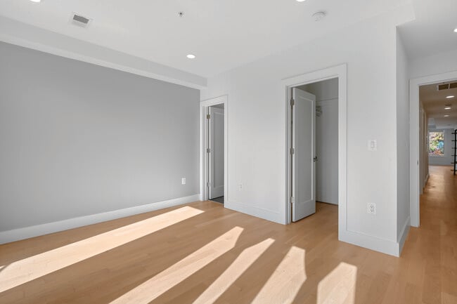 Building Photo - 1515 K St SE