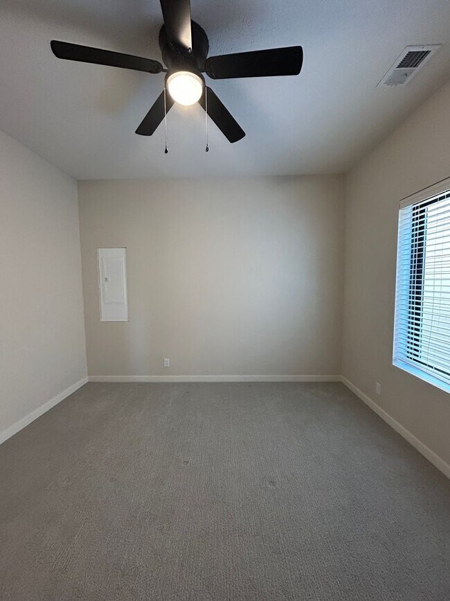 Building Photo - Elkhorn Landing Rentals (20605 Elkhorn Dr.)