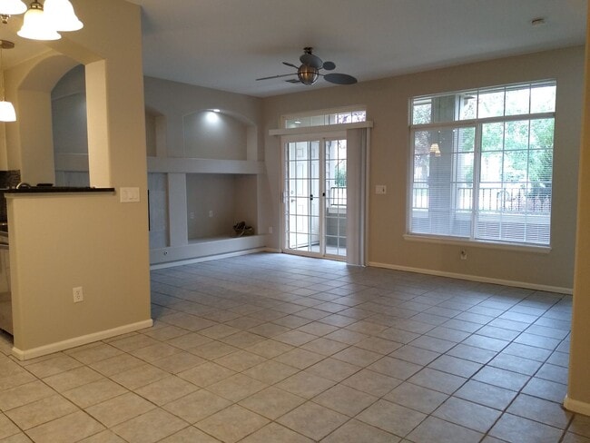 Building Photo - Beautifull Spacious 2 Bedroom 2 Bath Townh...
