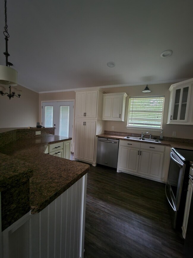 Building Photo - 10556 Rolling Pines Dr