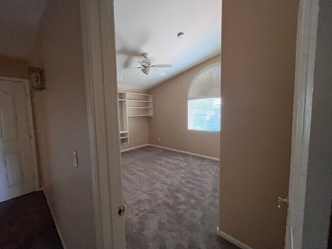 Building Photo - 4746 W Carla Vista Dr