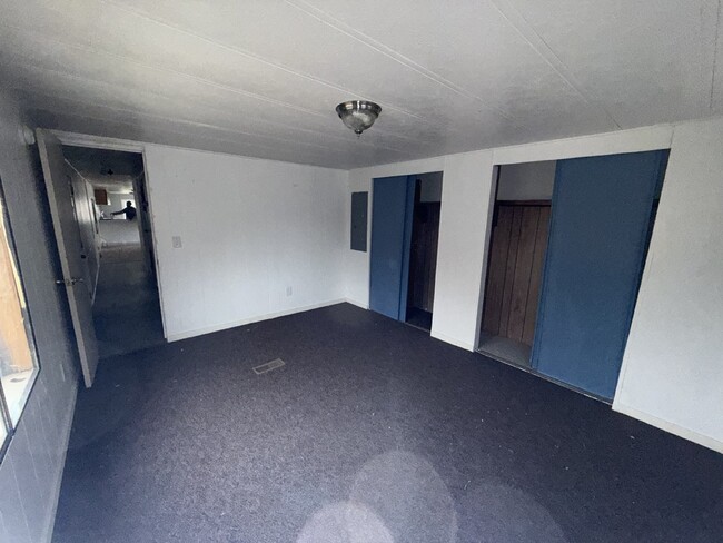 Building Photo - 2 Bedroom 1 Bath Mobile Home in Madison He...