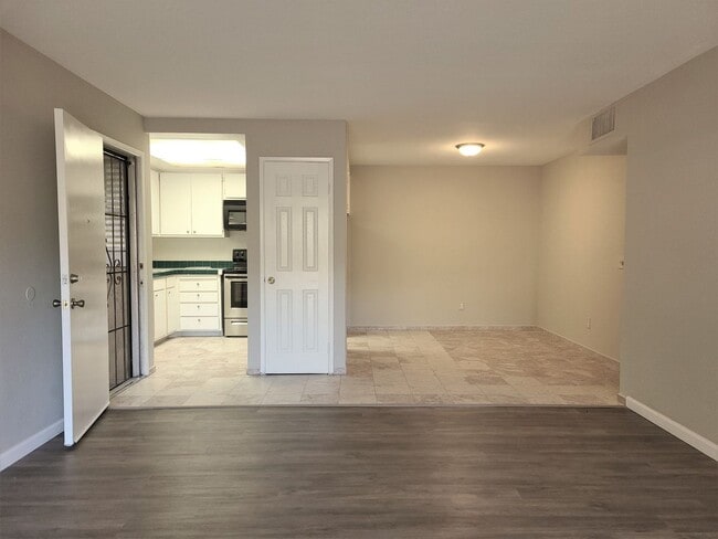 Building Photo - 475 N Midway Dr
