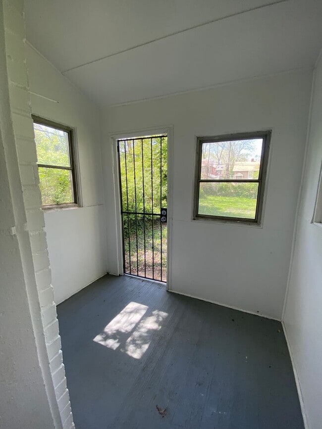 Building Photo - Charming 3 Bedroom Home!