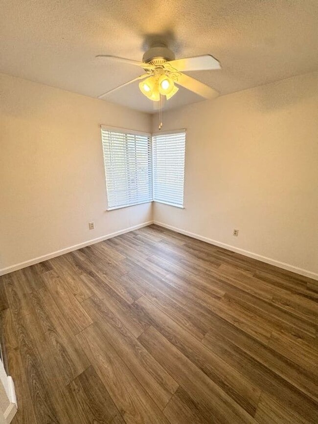 Building Photo - Freshly Painted 3 Bedroom + Loft in Desirable Elk Grove Neighborhood
