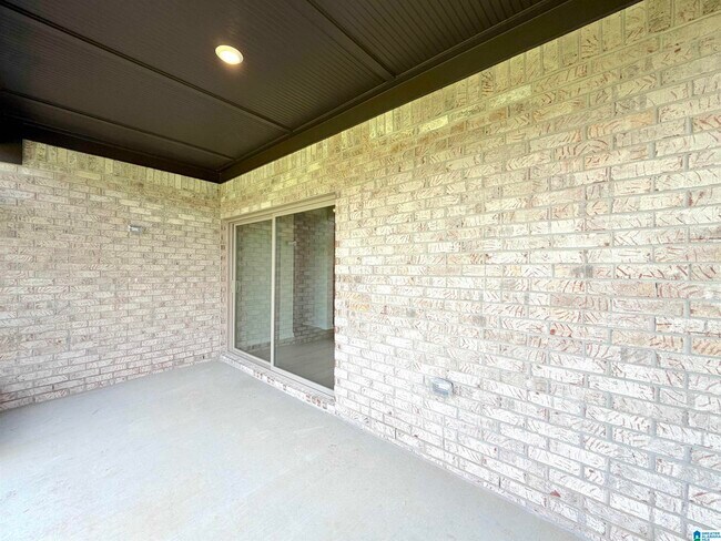 Building Photo - 121 Clift Crk Dr