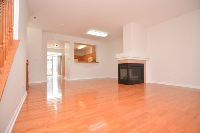 Building Photo - 4756 N Lamon Ave