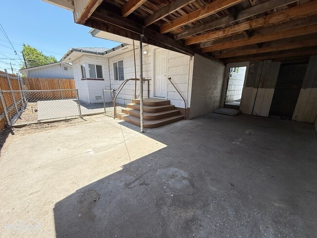 Building Photo - Spacious 3-Bedroom - 2-Bath Home with Bonu...