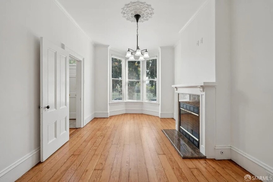 Living room with bay window, decorative fireplace - 1343 Pierce St