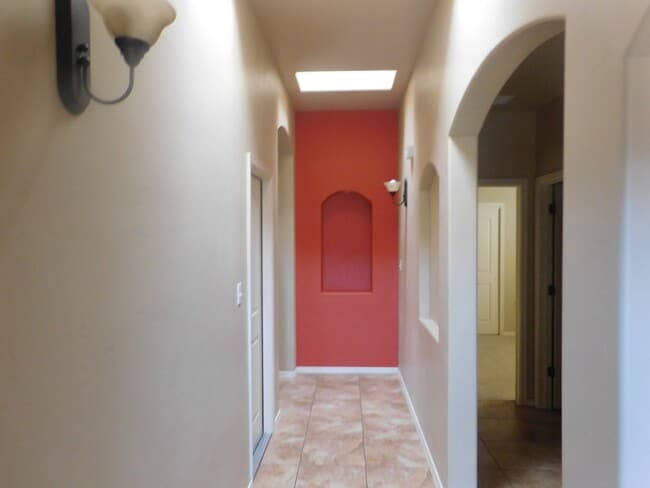 Building Photo - Beautiful 3 bedroom to bath house in the Sonoma Ranch Area.