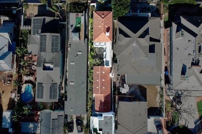 Building Photo - 4 Bedroom 3.5 Bath  Home in La Jolla