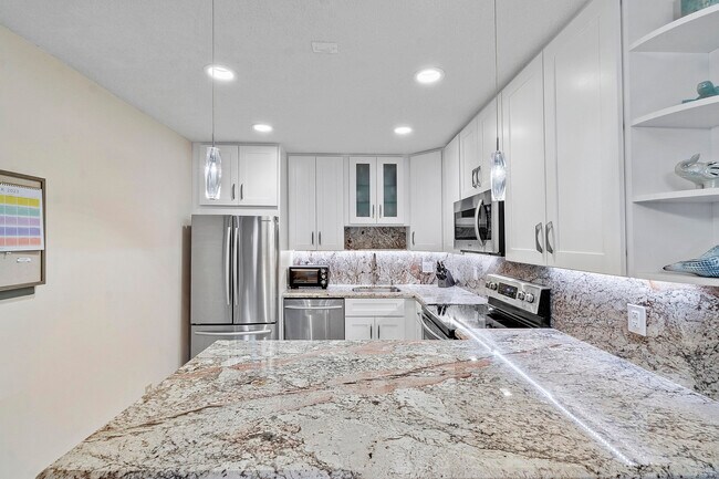 Building Photo - 250 S Ocean Blvd