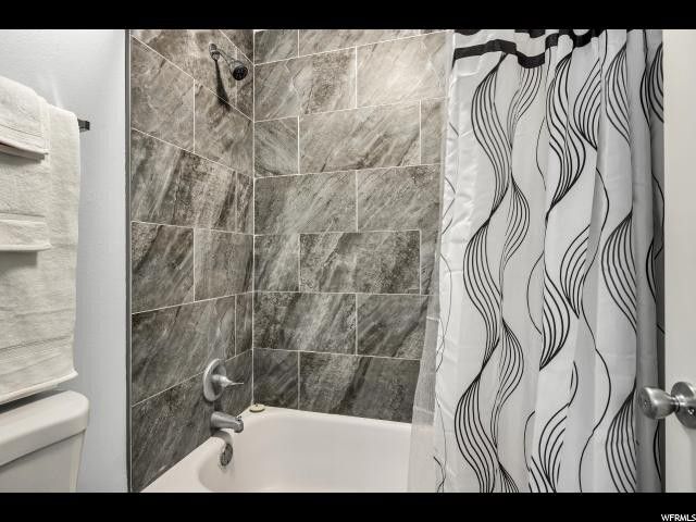 Building Photo - 5660 Meadow Ln