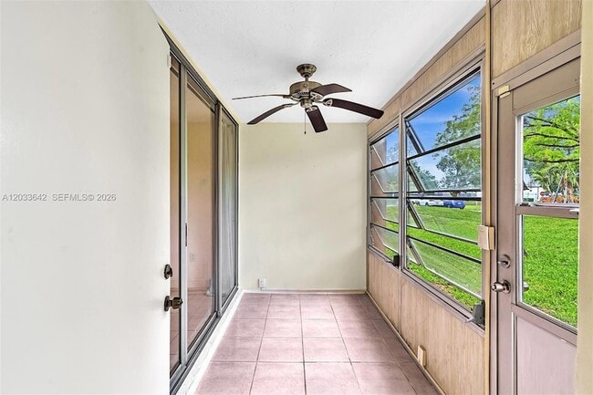 Building Photo - 9410 Tangerine Pl