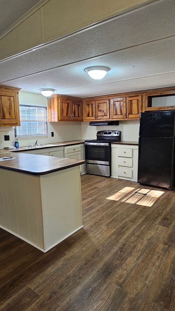 Building Photo - mobile home conveniently located