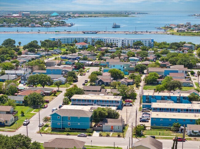 Building Photo - 1213 55th St