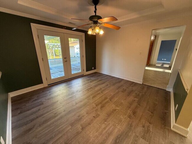 Building Photo - Gulf Breeze Proper - Casablanca - 2 bed, 1 bath