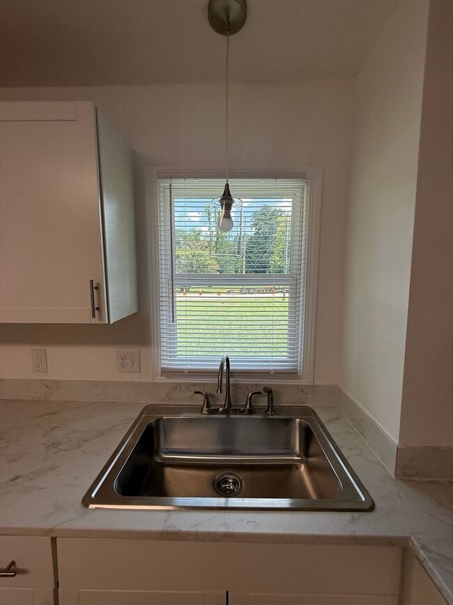 Building Photo - Space, Style & Location—All Under One Roof—For $1250 a Month