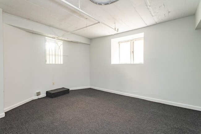 Building Photo - bedroom in Boston MA 02120
