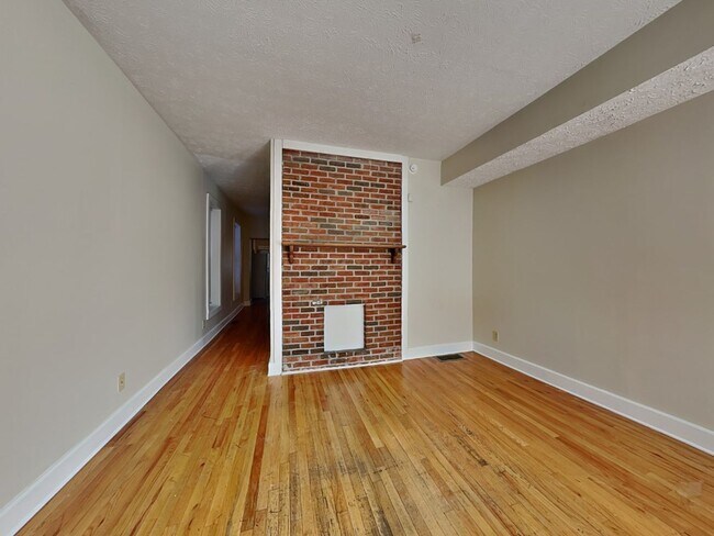 Building Photo - 1365 Indianola Ave