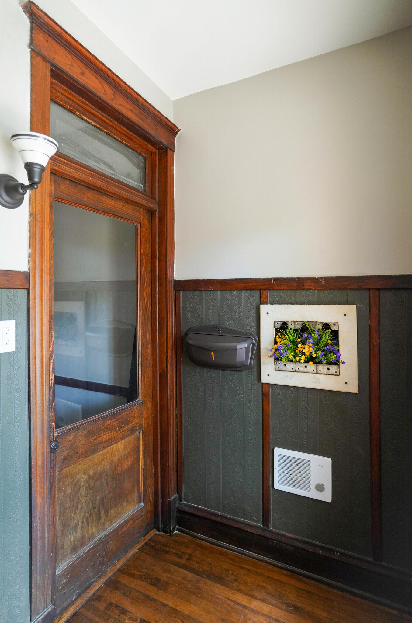 Building Photo - 836 N Maplewood Ave