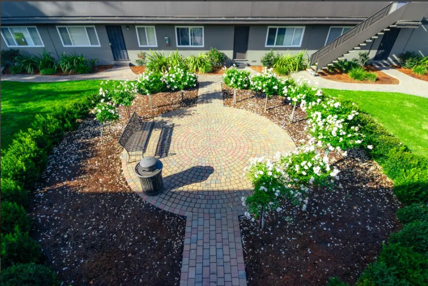 Building Photo - Garden Court Apartments