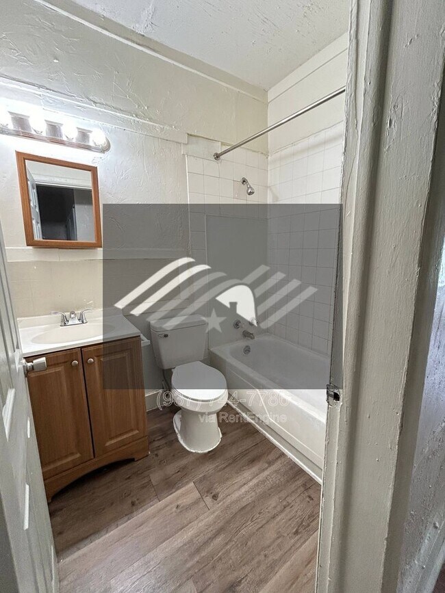 Building Photo - 4702 Bryant Ave