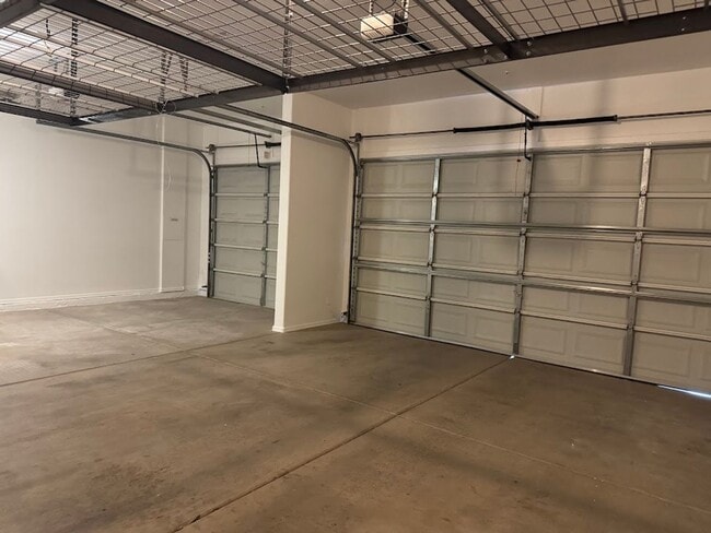 Building Photo - Luxury Scottsdale Rental with Chef’s Kitchen & 3-Car Garage