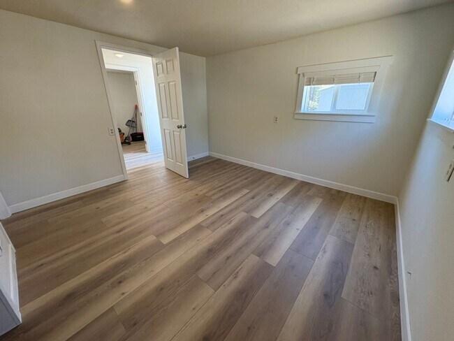 Building Photo - 52563 Doe Ln