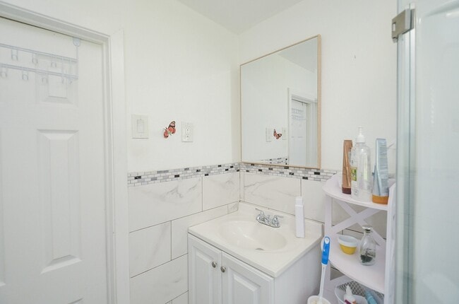 Building Photo - 9606 Highmeadow Dr