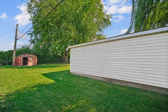 Building Photo - 6404 W 85th Pl