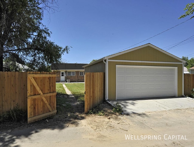 Building Photo - 2690 Pontiac St