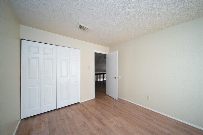 Building Photo - 10619 Chapel Hill Dr
