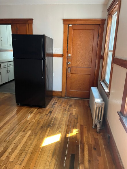 Building Photo - 117 Perry Ave