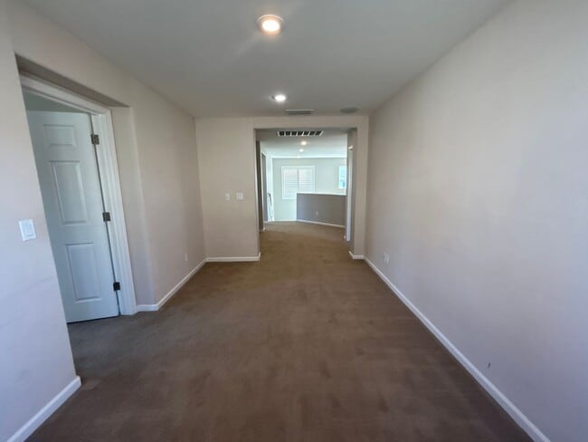 Building Photo - 212 Riverbend Ln