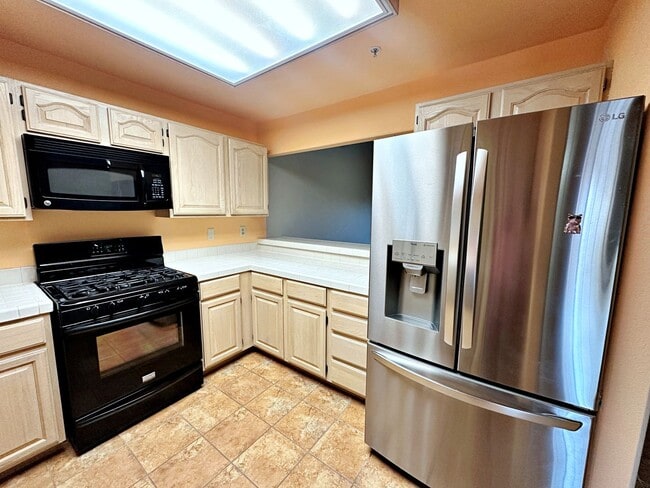 Building Photo - 1 MONTH FREE!!! 2 BEDROOM SINGLE STORY TOWNHOME 55+ COMMUNITY