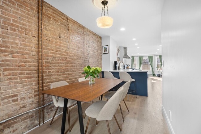 Building Photo - 302 4th St