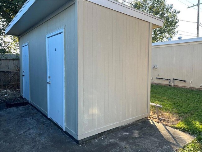 Building Photo - 7612 W Judge Perez Dr