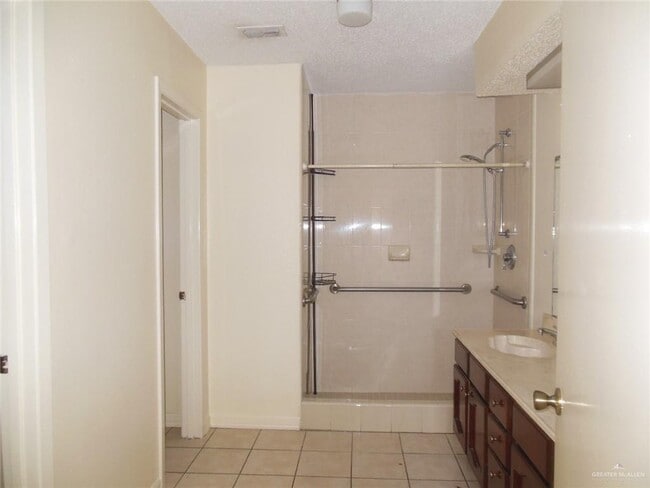 Building Photo - 16 Mynah Ave