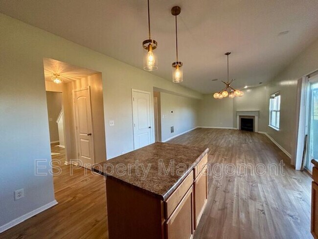 Building Photo - 5363 Shamus Dr