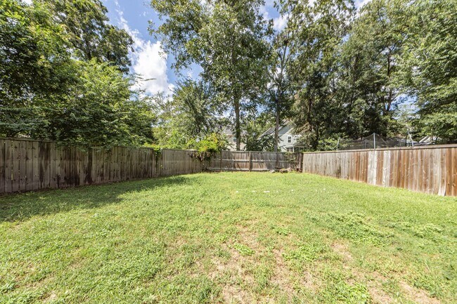 Building Photo - 4 Bedroom 3.5 Bath House in Lawton Park - ...