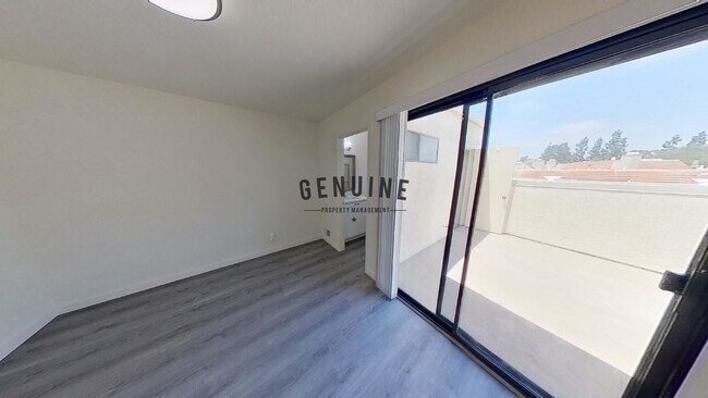 Building Photo - 2 Story 2Bd 2Ba Condo w/Vaulted Ceilings a...