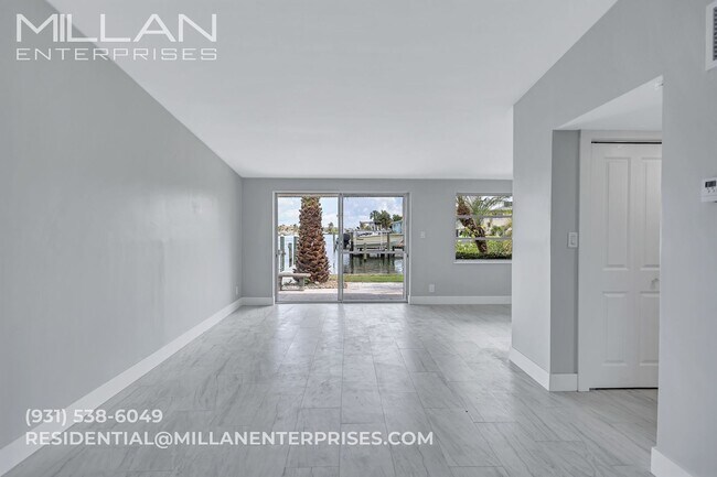 Building Photo - 325 Capri Blvd