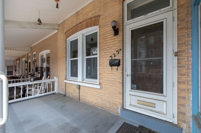 Building Photo - 325 1/2 N. Franklin St