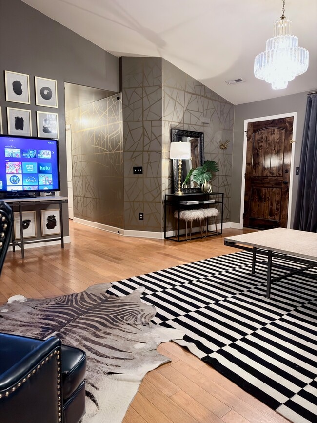 Building Photo - 1044 Hummingbird Ln